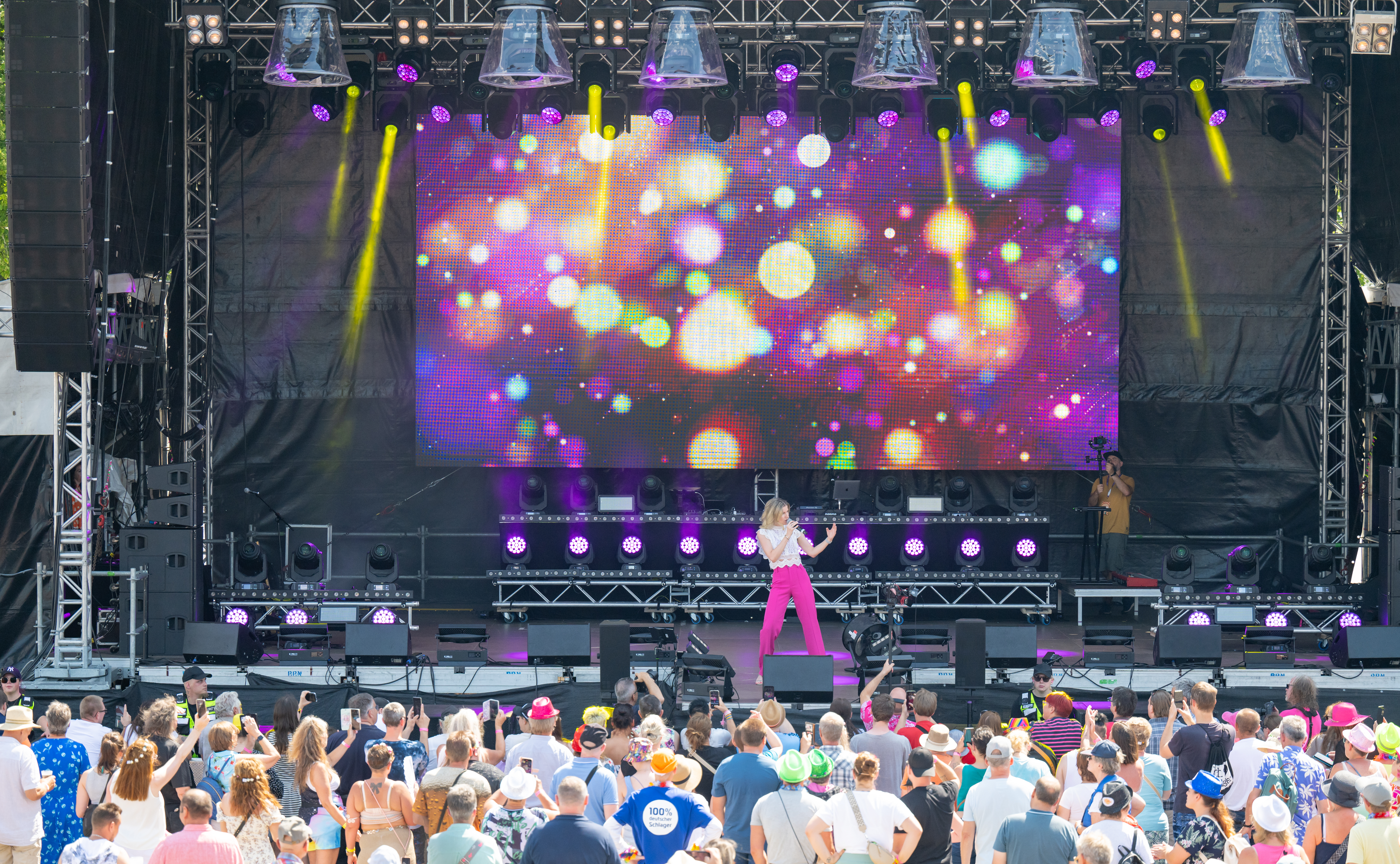 Über Caro 4 Helene Fischer Tribute Konzert CARO Schlagermarathon in Heide