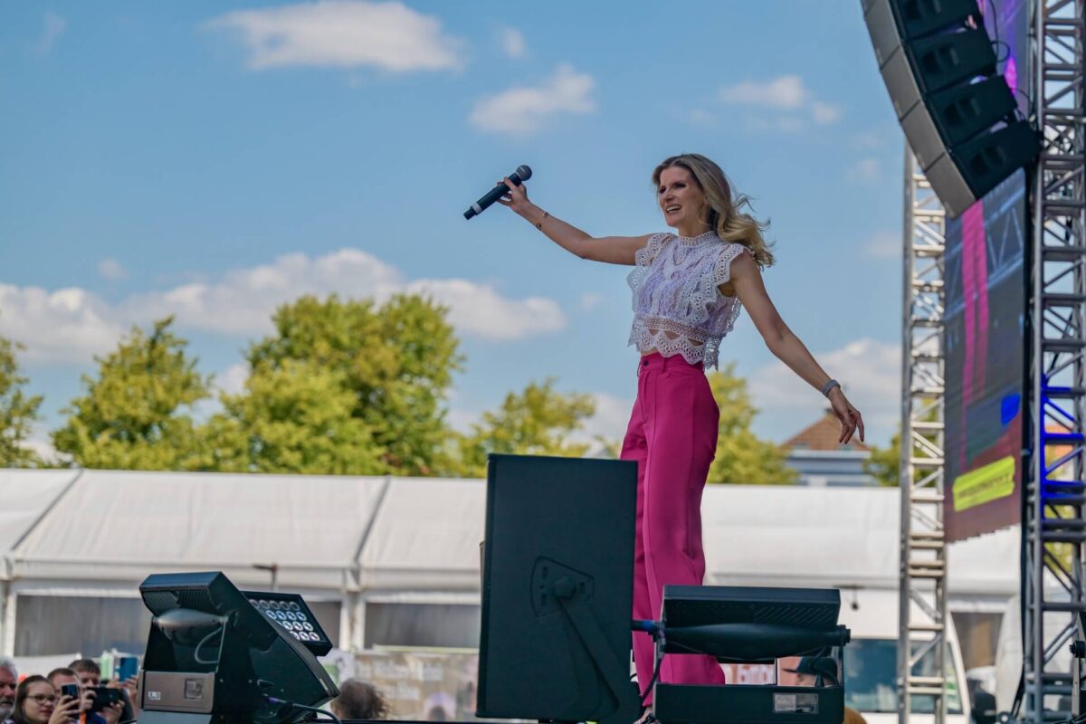 Showact buchen Caro Helene Fischer (3) Showact buchen Caro Helene Fischer (3)