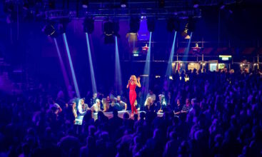 Best of Helene Fischer – live mit Caro erleben 4 Caro als Helene Fischer Double bei Best of Helene Fischer Konzert live mit großem Publikum